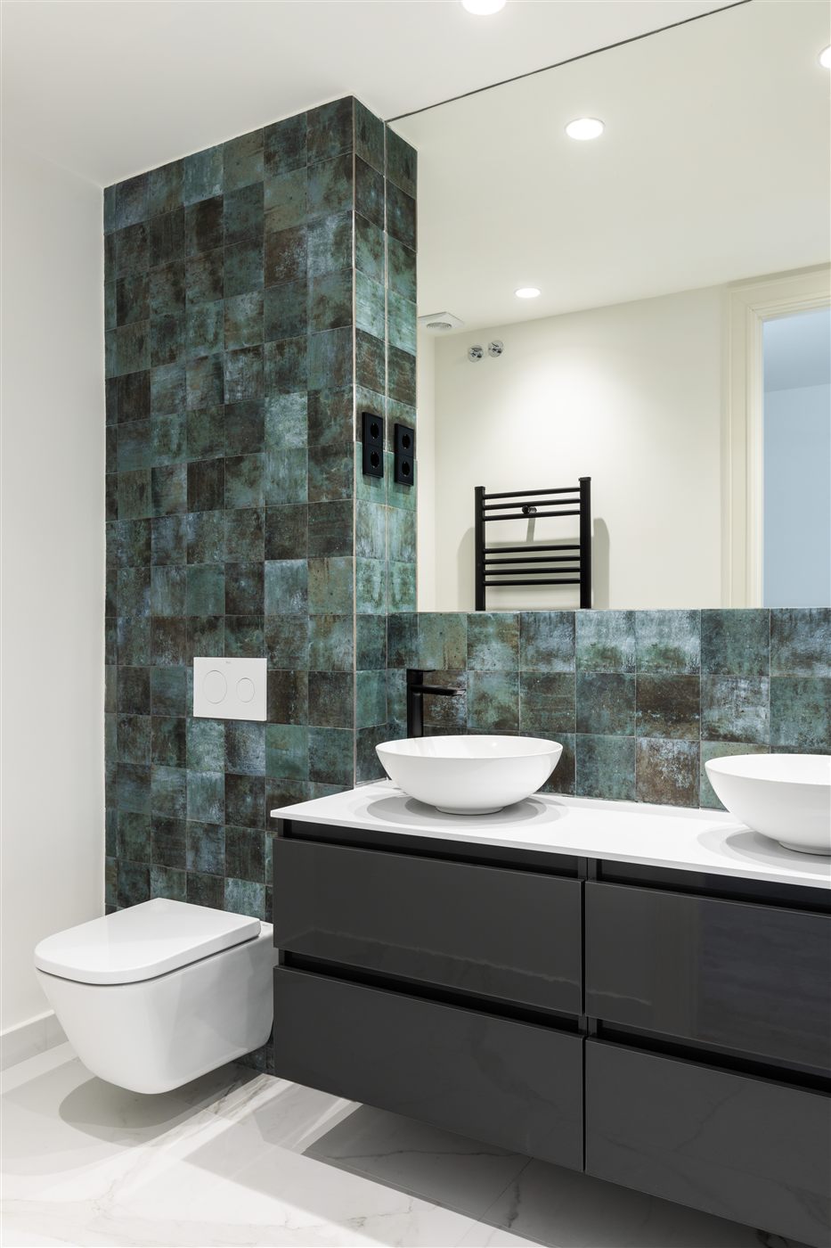 Baño azulejo verde oxidado